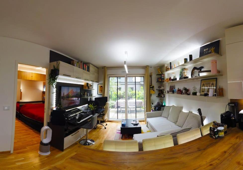 New Lux Smart 69m2,terrasse, Modern, Metro 13 Apartment Asnieres-sur-Seine